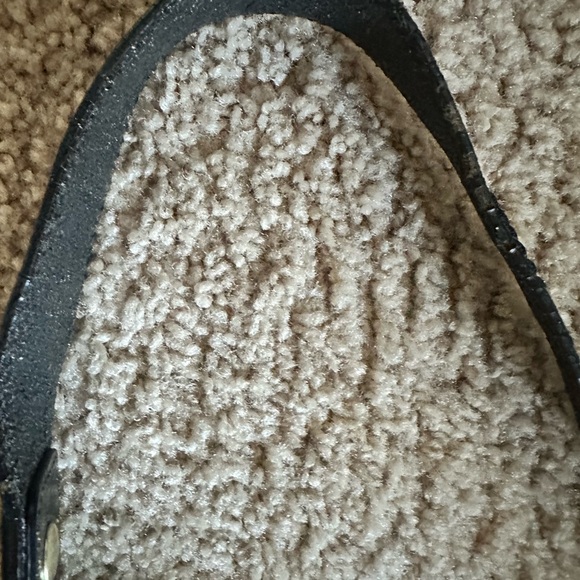 Elegant Black Leather Shoulder Bag - Picture 9 of 11